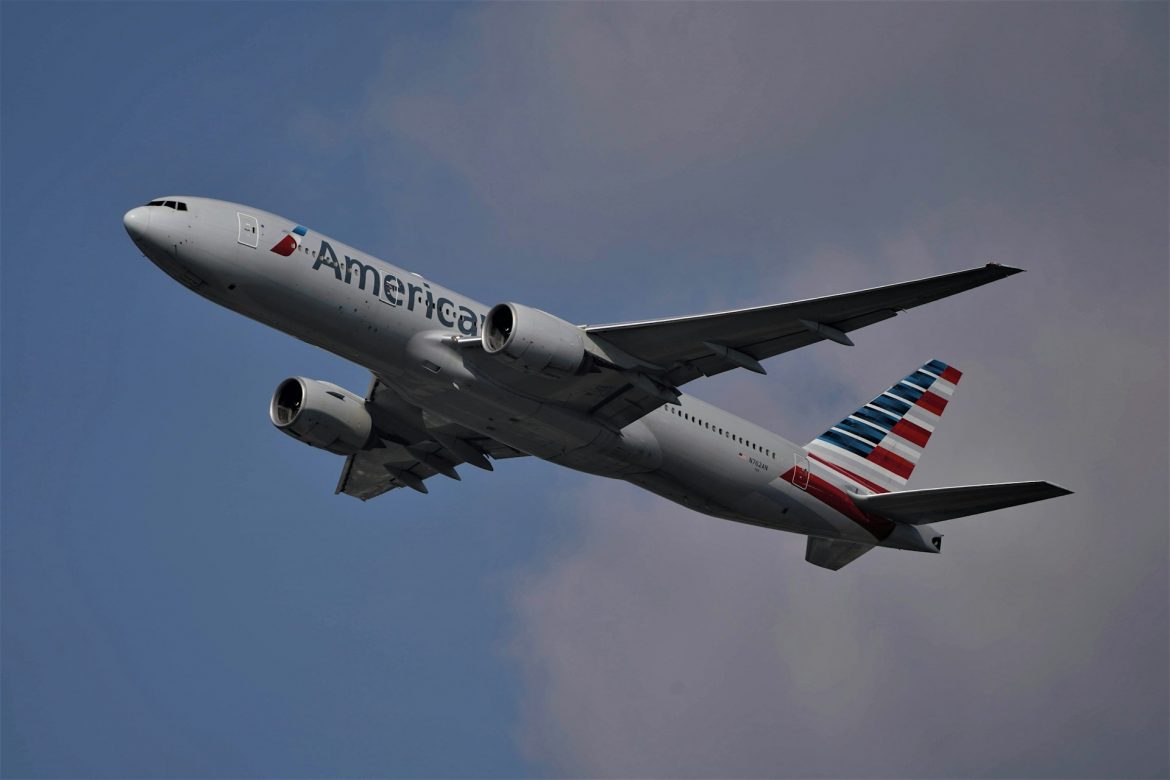 American Airlines Reduce Su Perspectiva; Las Acciones Caen